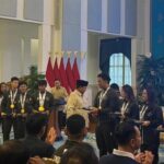 Prabowo Serahkan Bonus Rp 465 Miliar untuk Atlet Peraih Medali SEA Games 2025