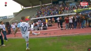 Kitu Diaz ‘Hajar’ Staf Klub dengan Bola Saat Perkenalan di Guayaquil City