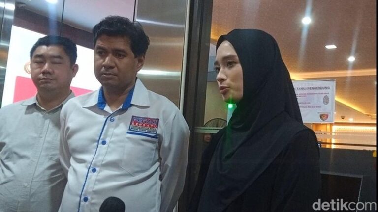 Inara Rusli Ingin Damai dengan Istri Suami, tapi Komunikasi dengan Wardatina Mawa Terputus