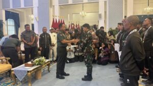 Panglima TNI Beri Kenaikan Pangkat Luar Biasa bagi Prajurit Peraih Medali SEA Games 2025