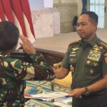 Panglima TNI Beri Kenaikan Pangkat Luar Biasa kepada Atlet Taekwondo Alfi Kusuma dan Angkat Besi Rizki Juniansyah