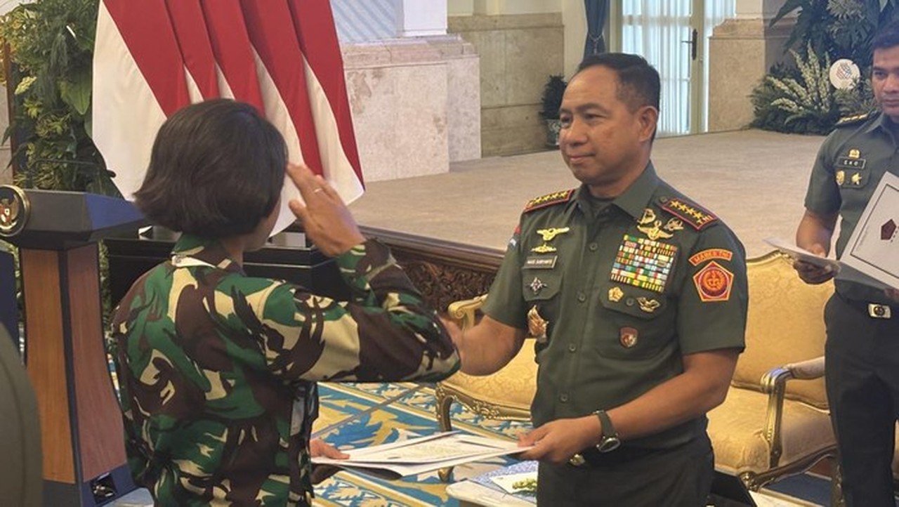 Panglima TNI Beri Kenaikan Pangkat Luar Biasa kepada Atlet Taekwondo Alfi Kusuma dan Angkat Besi Rizki Juniansyah