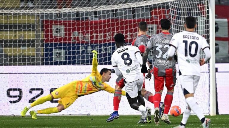 Cremonese Ditahan Imbang Cagliari 2-2, Emil Audero Kebobolan Dua Gol di Babak Kedua Cremonese Ditahan Imbang Cagliari 2-2, Emil Audero Kebobolan Dua Gol di Babak Kedua