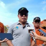 Gunungan Sampah di Pasar Induk Kramat Jati Menggunung Akibat Armada Pengangkut Berkurang
