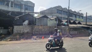 Tumpukan Sampah Pasar Cimanggis Diangkut, Warga Keluhkan Munculnya Tumpukan Baru