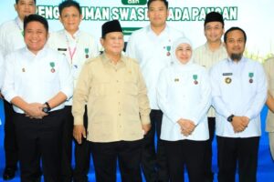 Khofifah Raih Satyalancana Wira Karya Swasembada Pangan 2025 dari Presiden Prabowo