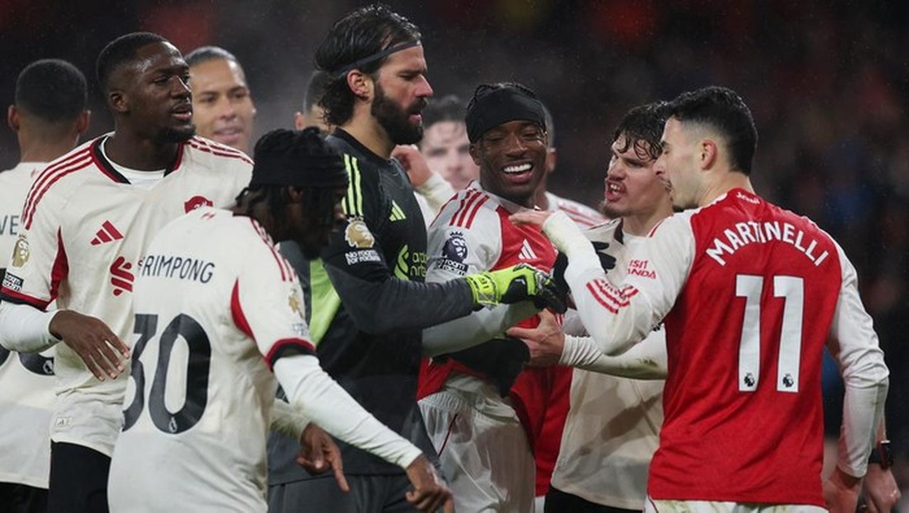 Gabriel Martinelli Dikecam Keras Usai Dorong Conor Bradley yang Cedera di Laga Arsenal vs Liverpool