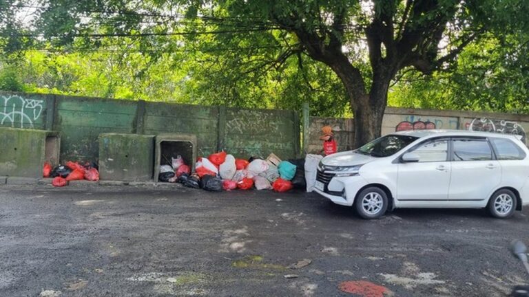 Tangsel Darurat Sampah: Pemkot Perintahkan Lurah-RW Bangun Pengolahan dan Bank Sampah Tangsel Darurat Sampah: Pemkot Perintahkan Lurah-RW Bangun Pengolahan dan Bank Sampah