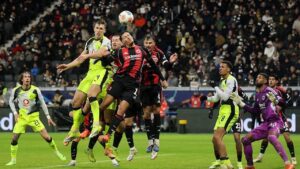 Drama 6 Gol: Eintracht Frankfurt dan Borussia Dortmund Berbagi Angka 3-3 di Liga Jerman
