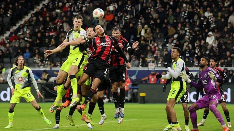 Drama 6 Gol: Eintracht Frankfurt dan Borussia Dortmund Berbagi Angka 3-3 di Liga Jerman Drama 6 Gol: Eintracht Frankfurt dan Borussia Dortmund Berbagi Angka 3-3 di Liga Jerman