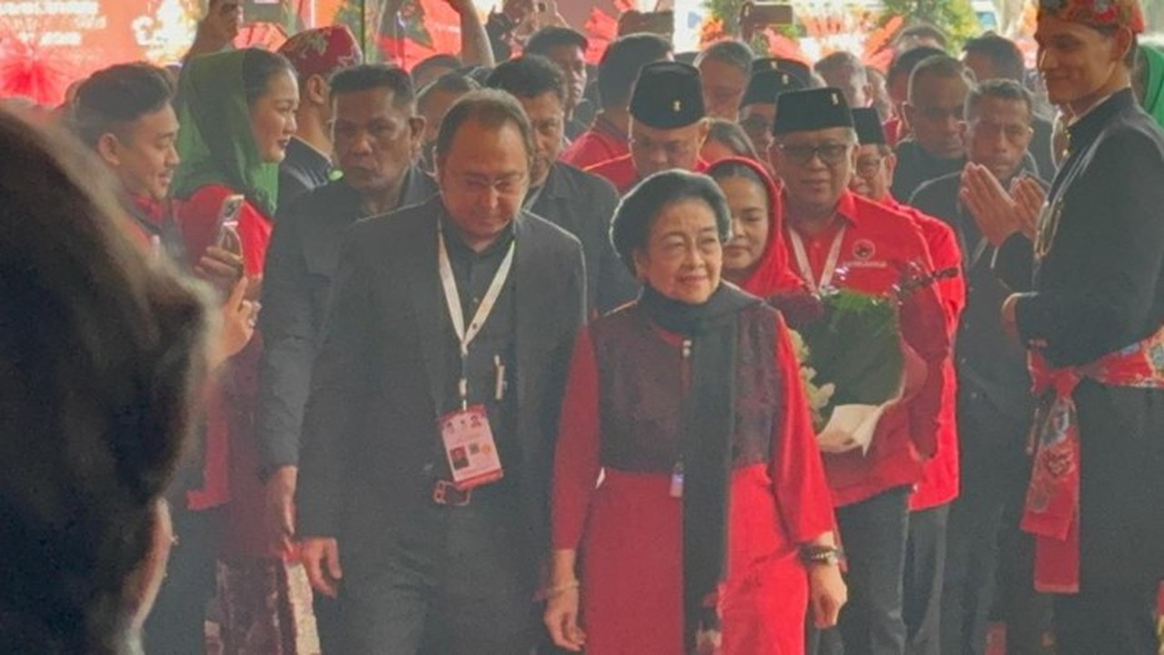 Megawati Hadiri HUT Ke-53 dan Rakernas PDIP di Ancol, Disambut Meriah Sekjen Hasto