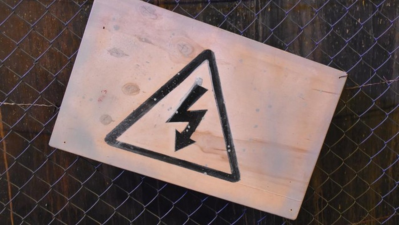 Buruh Pekalongan Tewas Tragis Tersengat Listrik Tiang Lampu Saat Buang Air Kecil