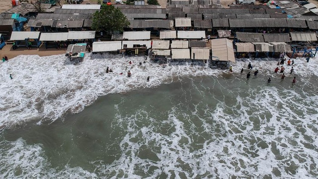 BMKG Peringatkan Gelombang Tinggi 10-13 Januari 2026, Ini Daftar Wilayah Terdampak