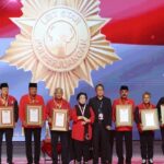 PDIP Beri Penghargaan ‘Leit Star’ kepada 6 Tokoh Senior di Perayaan HUT ke-53 dan Rakernas