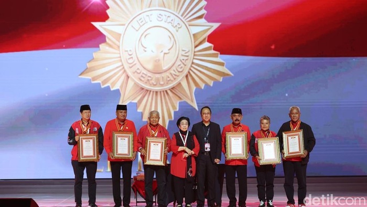 PDIP Beri Penghargaan ‘Leit Star’ kepada 6 Tokoh Senior di Perayaan HUT ke-53 dan Rakernas