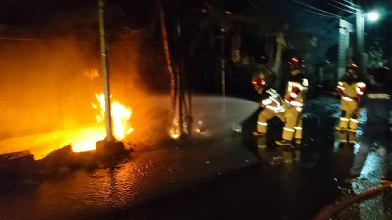 Pom Bensin Mini di Bogor Terbakar Hebat Saat Pemilik Mengisi Bahan Bakar