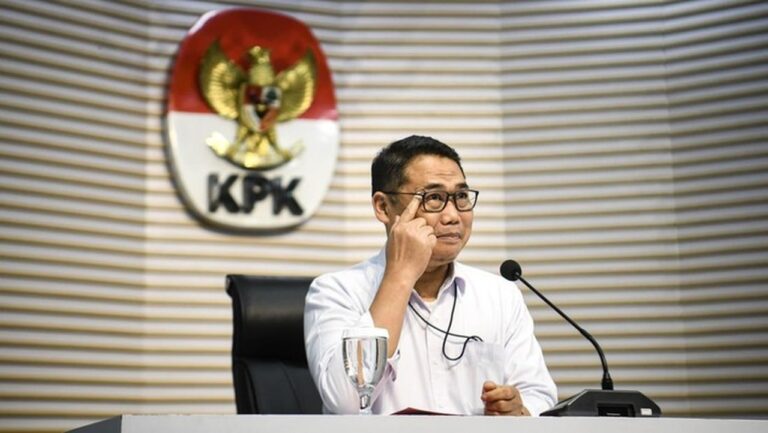 KPK Ungkap Kasus Suap Pajak: Kepala KPP Madya Jakut dan 4 Lainnya Jadi Tersangka KPK Ungkap Kasus Suap Pajak: Kepala KPP Madya Jakut dan 4 Lainnya Jadi Tersangka