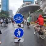 Rambu Pemisah Pesepeda-Pejalan Kaki di CFD HI: Solusi Atasi Senggolan atau Perlu Diperbanyak?