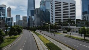 Pramono Anung Tegaskan Larangan Keras UMKM Gelar Lapak di Trotoar Sudirman