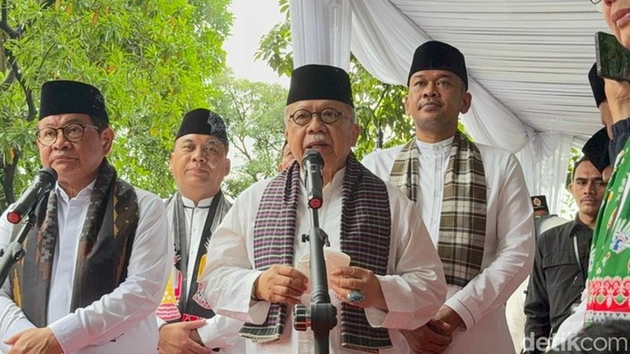 Pramono Anung dan Fauzi Bowo Ziarah ke Makam MH Thamrin, Serukan Persatuan Kaum Betawi Pramono Anung dan Fauzi Bowo Ziarah ke Makam MH Thamrin, Serukan Persatuan Kaum Betawi