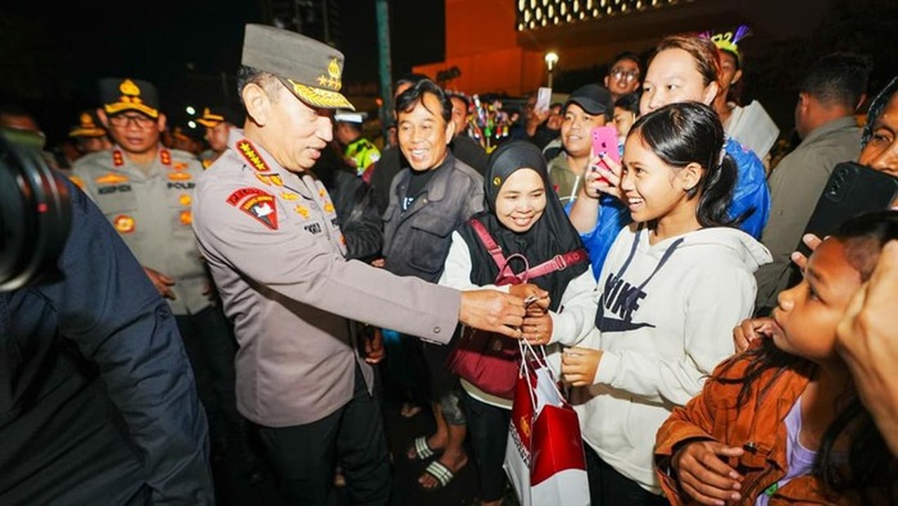 Kapolri Jenderal Listyo Sigit Prabowo Pantau Keamanan Malam Tahun Baru 2026 di Bundaran HI