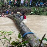 Warga Serang Gotong Royong Bersihkan Sungai Cibanten untuk Antisipasi Banjir