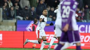 Imbang 1-1 Lawan Fiorentina, Gol Nkunku di Menit Akhir Selamatkan AC Milan dari Kekalahan