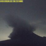 Gunung Semeru Kembali Erupsi, Luncurkan Awan Panas Guguran Sejauh 5 Kilometer