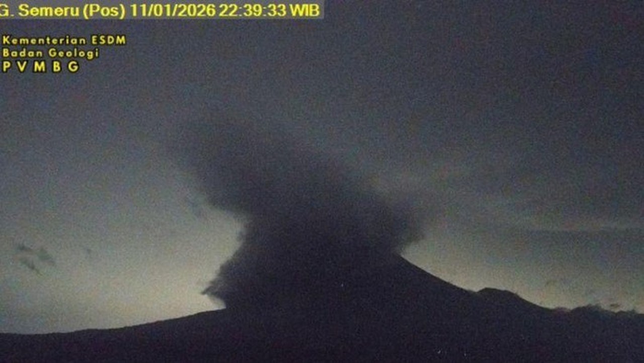 Gunung Semeru Kembali Erupsi, Luncurkan Awan Panas Guguran Sejauh 5 Kilometer