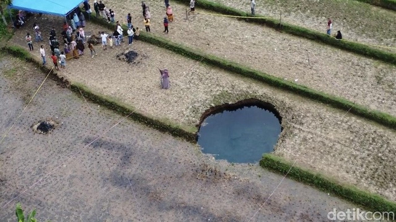 Wagub Sumbar Tegaskan Air Sinkhole Limapuluh Kota Mengandung Bakteri E-Coli, Tak Layak Minum