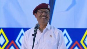Gus Ipul Melucu: Nasib Saya dan Khofifah Selalu Berdampingan Meski Berbeda Pilihan Politik