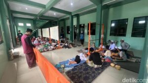 261 Pelajar Mojokerto Diduga Keracunan Usai Santap Makan Bergizi Gratis, Dapur MBG Dihentikan Sementara