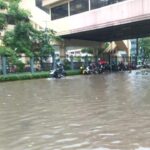 Banjir Setinggi Betis Rendam Jalan Mangga Dua Raya, Arus Lalu Lintas Terputus Total