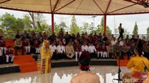 Prabowo Subianto Hadiri Peresmian 166 Sekolah Rakyat, Duduk Bersama Siswa Nikmati Musik Tradisional