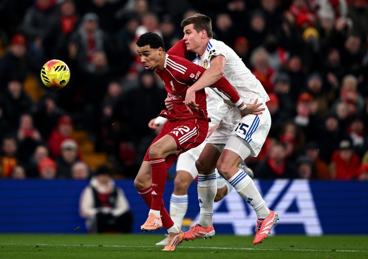 Arne Slot Nilai Liverpool Seharusnya Dapat Penalti Saat Imbang dengan Leeds