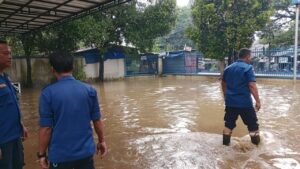 Hujan Deras, Kantor Samsat dan Bank di Sawangan Depok Terendam Banjir, Layanan Ditutup