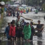 Banjir 60 Cm Landa Gunung Sahari, Lalin Dialihkan Total ke Arah Sunda Kelapa