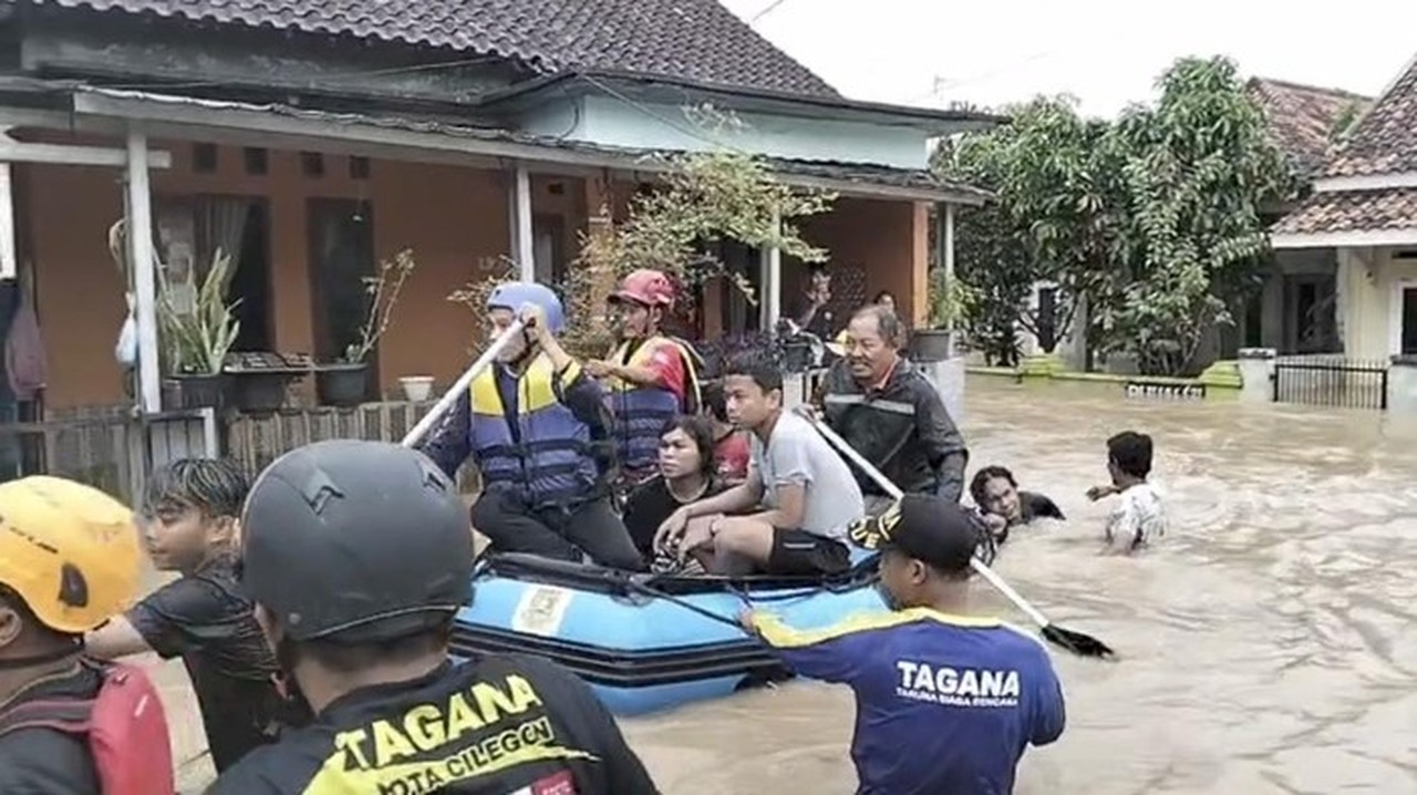Tanggul Jebol dan Kali Meluap, Banjir Rendam 3 Kecamatan di Cilegon, Warga Mengungsi