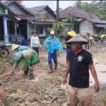 Warga Pandeglang Swadaya Perbaiki Jalan Rusak 30 Tahun, Harap Bantuan Pemprov Banten