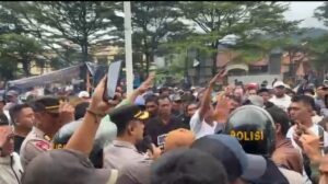 Kapolres Bogor Turun Tangan Redam Kericuhan Demo Tambang di Cigudeg