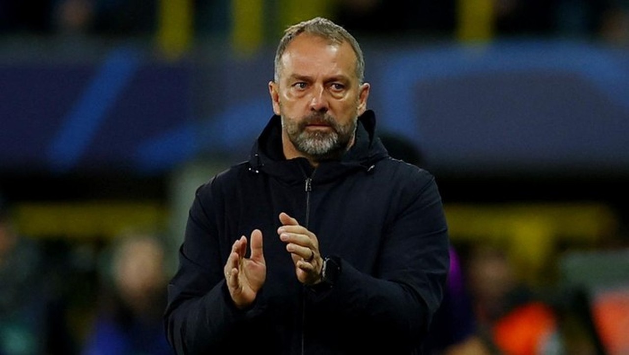 Joan Laporta Pastikan Kontrak Hansi Flick Aman, Minta Suporter Barcelona Tetap Tenang