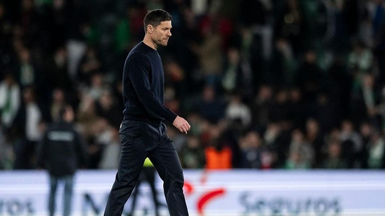 Real Madrid Pecat Xabi Alonso Pasca Kalah dari Barcelona di Piala Super Spanyol