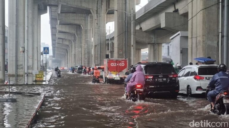 Curah Hujan Ekstrem 192 Mm Picu Banjir di Jakarta Utara, Walkot Pastikan Pompa Siaga