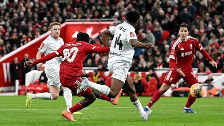 Liverpool Bungkam Barnsley 4-1 di Piala FA, Szoboszlai Cetak Gol Spektakuler