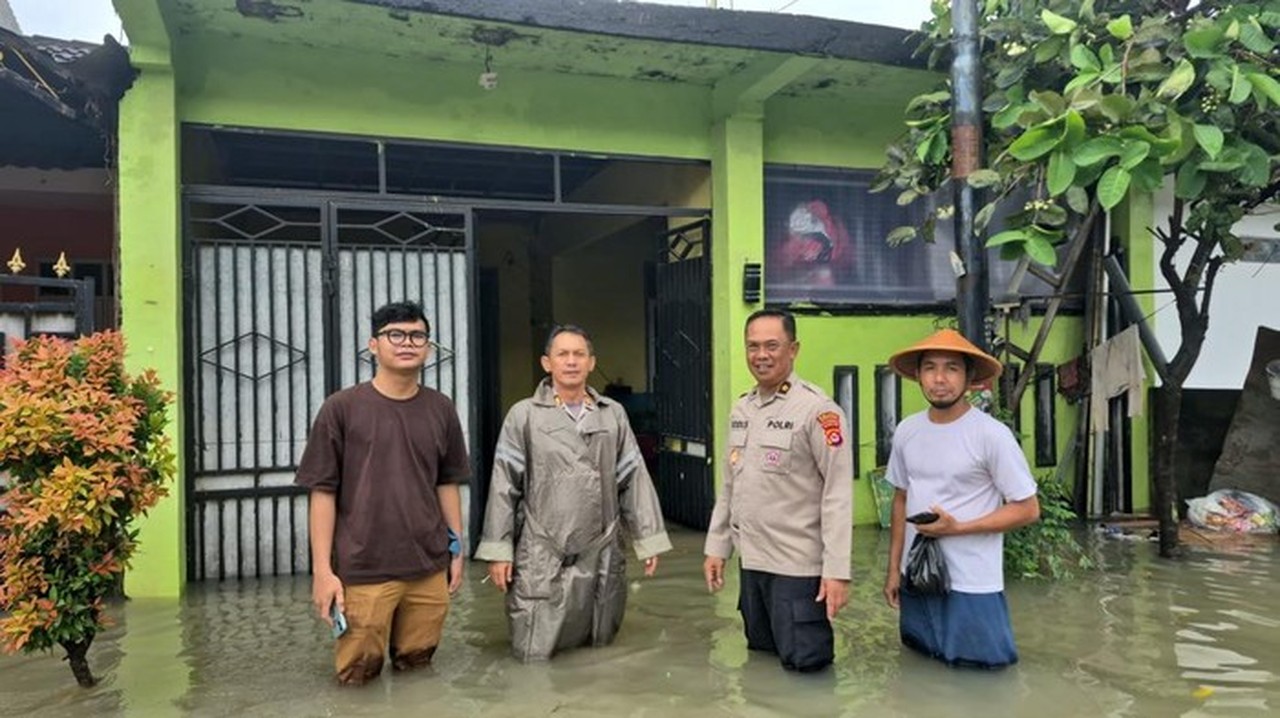 Banjir Landa Perumahan Kibin, Polres Serang Dirikan Dapur Umum untuk Warga Terdampak