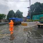 Genangan Tol Sedyatmo Arah Soetta Belum Surut Akibat Luapan Kali Prancis