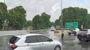 Genangan Air Masih Rendam Tol Sedyatmo Arah Soetta, Lalu Lintas Melambat Pagi Ini