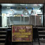 Brimob Polda Metro Jaya Dirikan Dapur Lapangan Bantu Warga Terdampak Banjir di Cilincing