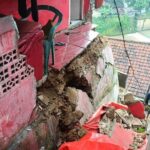 Longsor Tebing Pemakaman dan Pondasi Rumah di Bogor Akibat Hujan Deras