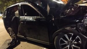 Mobil Tabrak Lari Dikejar Warga, Berakhir Terserempet Kereta di Mangga Dua